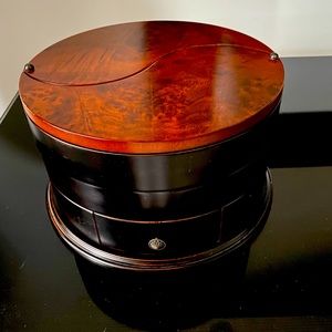 Bombay Jewelry box in near-pristine condition